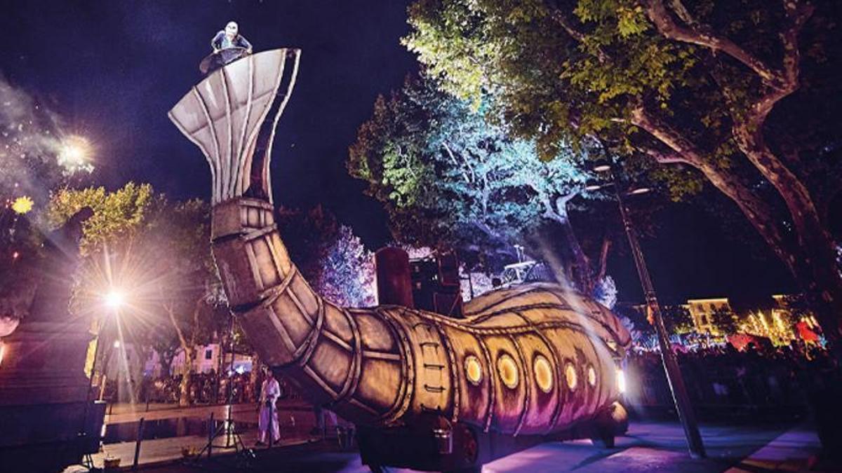 La plaza del Pilar acogerá a las 22.00 horas el espectáculo 'The Whale Street'.