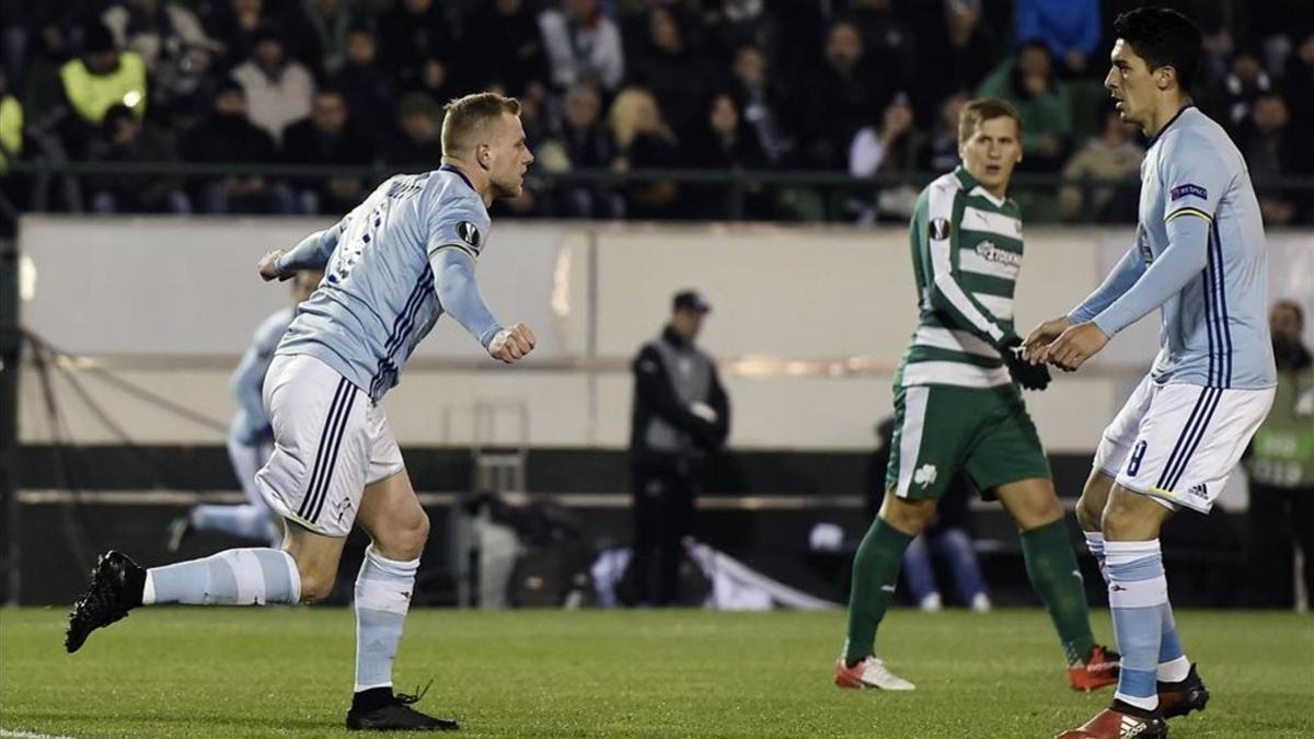 Guidetti celebró así su gol en Atenas que abrió el triunfo del Celta