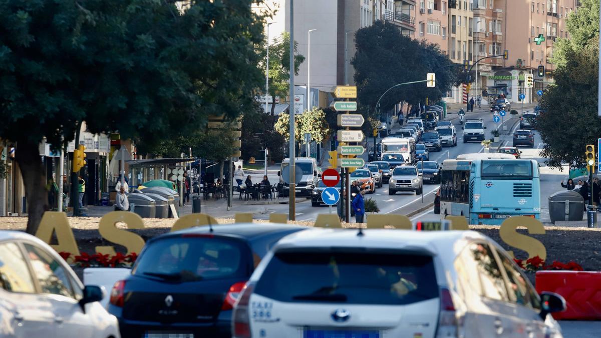 Tráfico intenso en los alrededores de calle Eugenio Gross y Las Chapas a causa de las obras del Metro