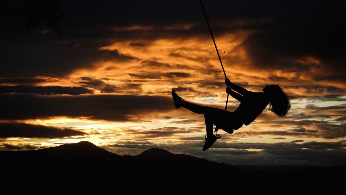 Yoga Aéreo: suspende tus límites y descubre la libertad d