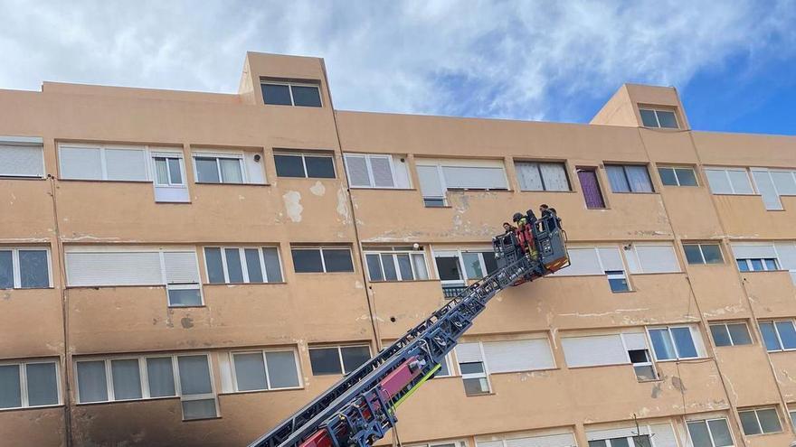 Todas las imágenes del incendio en los apartamentos Don Pepe de Ibiza