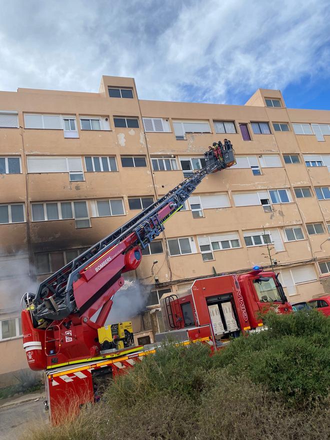 Todas las imágenes del incendio en los apartamentos Don Pepe de Ibiza
