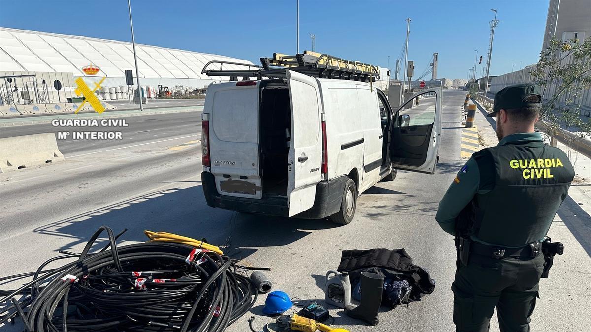 Detenidos dos hombres en Benicàssim por sustraer cableado de cobre entre Alicante y Barcelona Detenidos dos hombres en Benicàssim por sustraer cableado de cobre entre Alicante y Barcelona