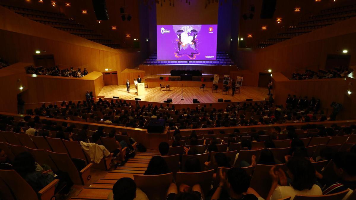La sala Mozart se ha llenado de cerca de 1.100 jóvenes lectores zaragozanos.
