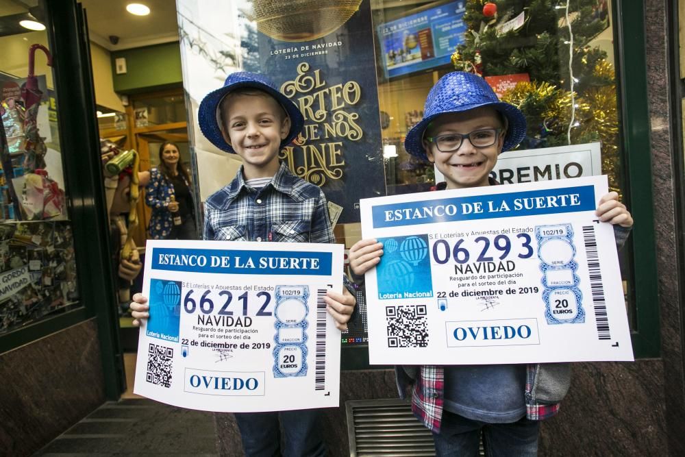 Celebración en el "Estanco de la Suerte" de Oviedo