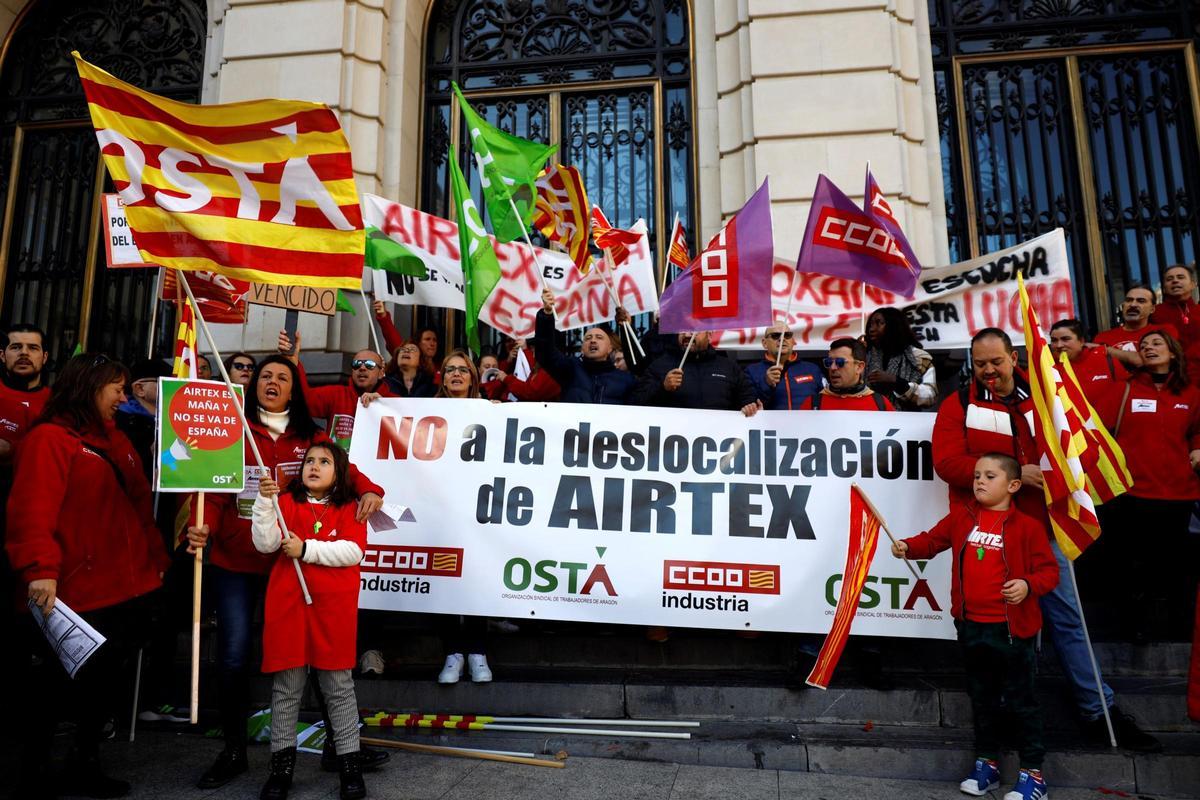 Protesta de los trabajadores de Airtex contra la deslocalización y los despidos en la empresa.