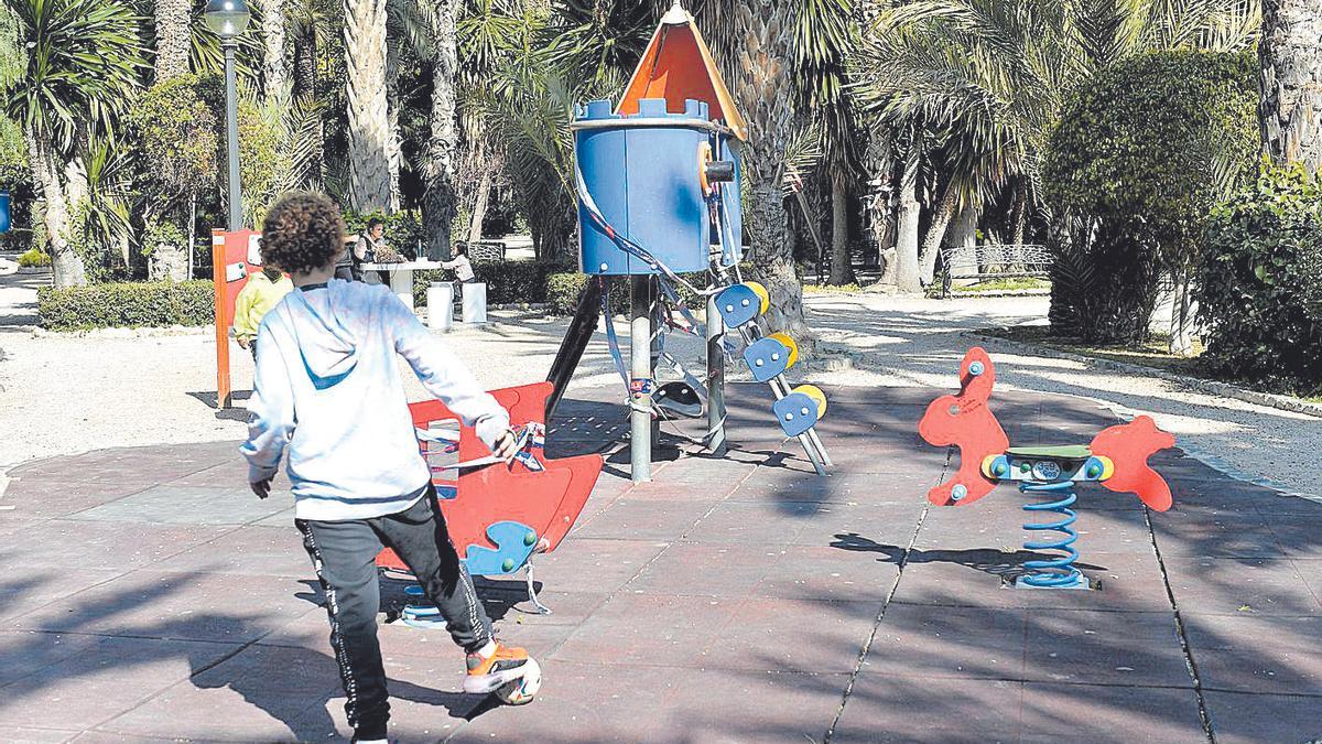Children playing in the children's area of ​​the municipal park