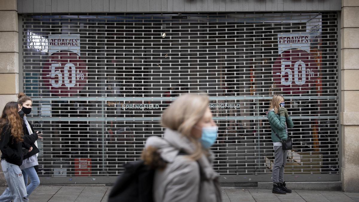 Una tienda cerrada en Barcelona