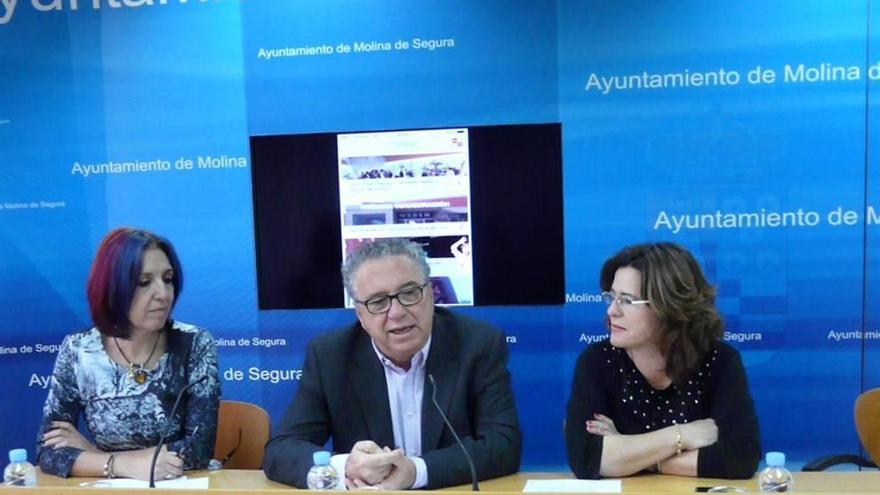 El alcalde y las concejalas de Turismo y Nuevas Tecnologías.