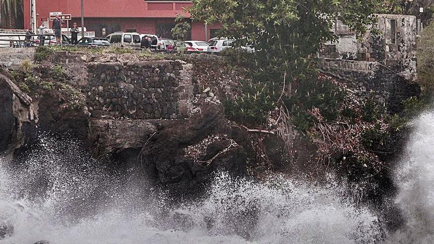 Un temporal de mar azota la isla baja en 2019 | | MARÍA PISACA