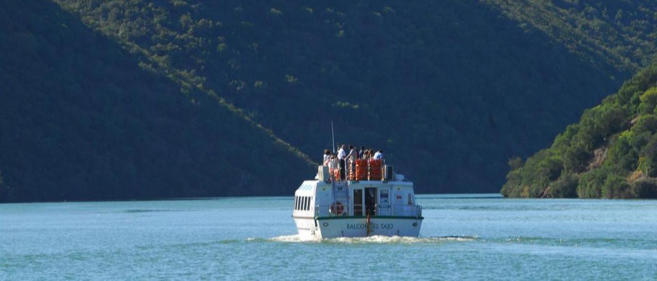 El 'Balcón del Tajo' vuelve a surcar las aguas este mes de marzo. Las rutas, a partir del 18 de marzo.