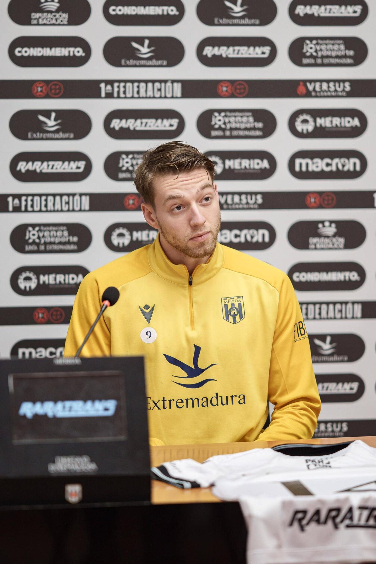 Fotogalería | La presentación de los fichajes invernales del Mérida