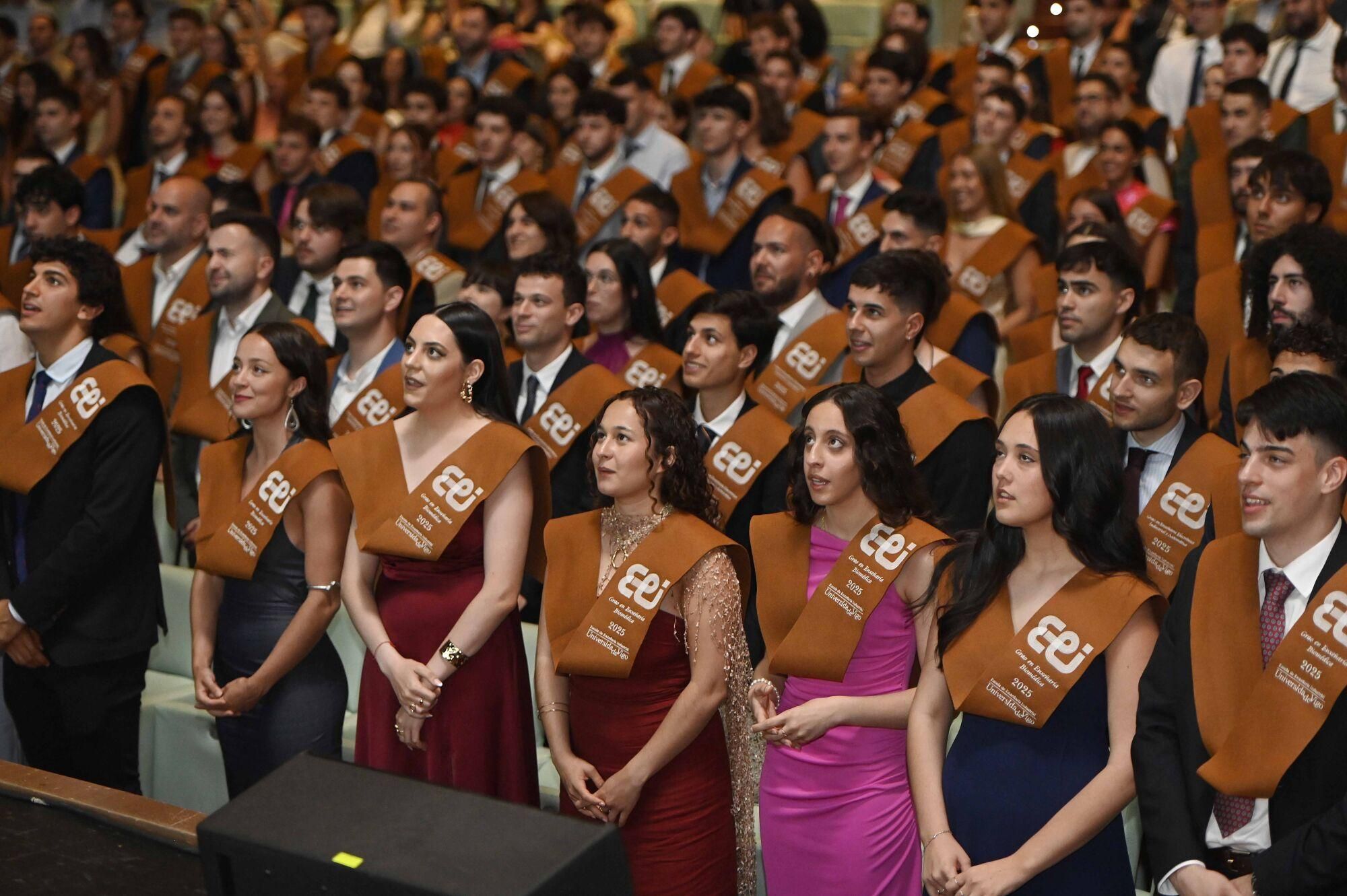 Graduación en el auditorio Mar de Vigo de la primera promoción de la Escuela de Ingeniería Industrial de los programas conjuntos de grado en Ingeniería Biomédica e Ingeniería en Electrónica Industrial y Automática, en Ingeniería Biomédica e Ingeniería Mecánica, y en Ingeniería en Electrónica Industrial y Automática e Ingeniería Mecánica.. Ingeniería.