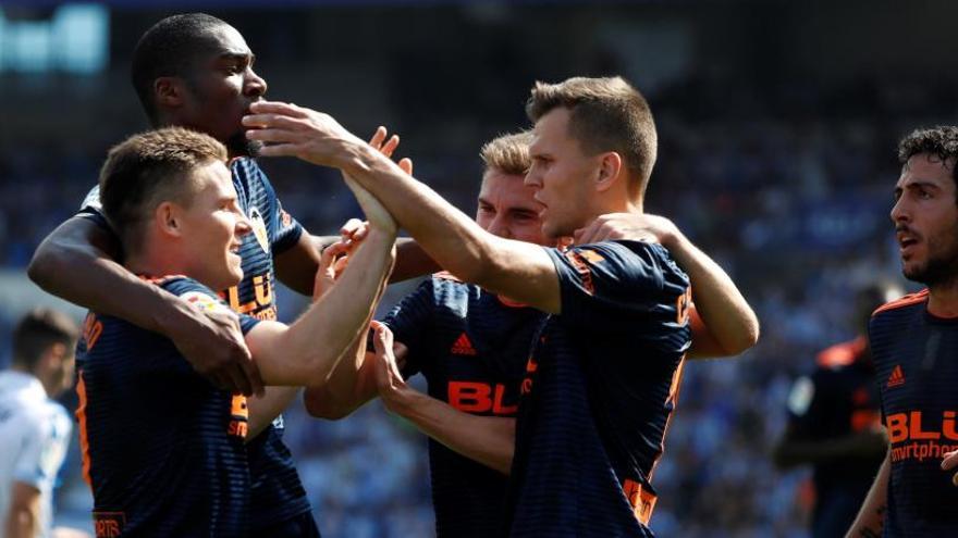 Kevin Gameiro (i), celebra su gol contra la Real Sociedad.