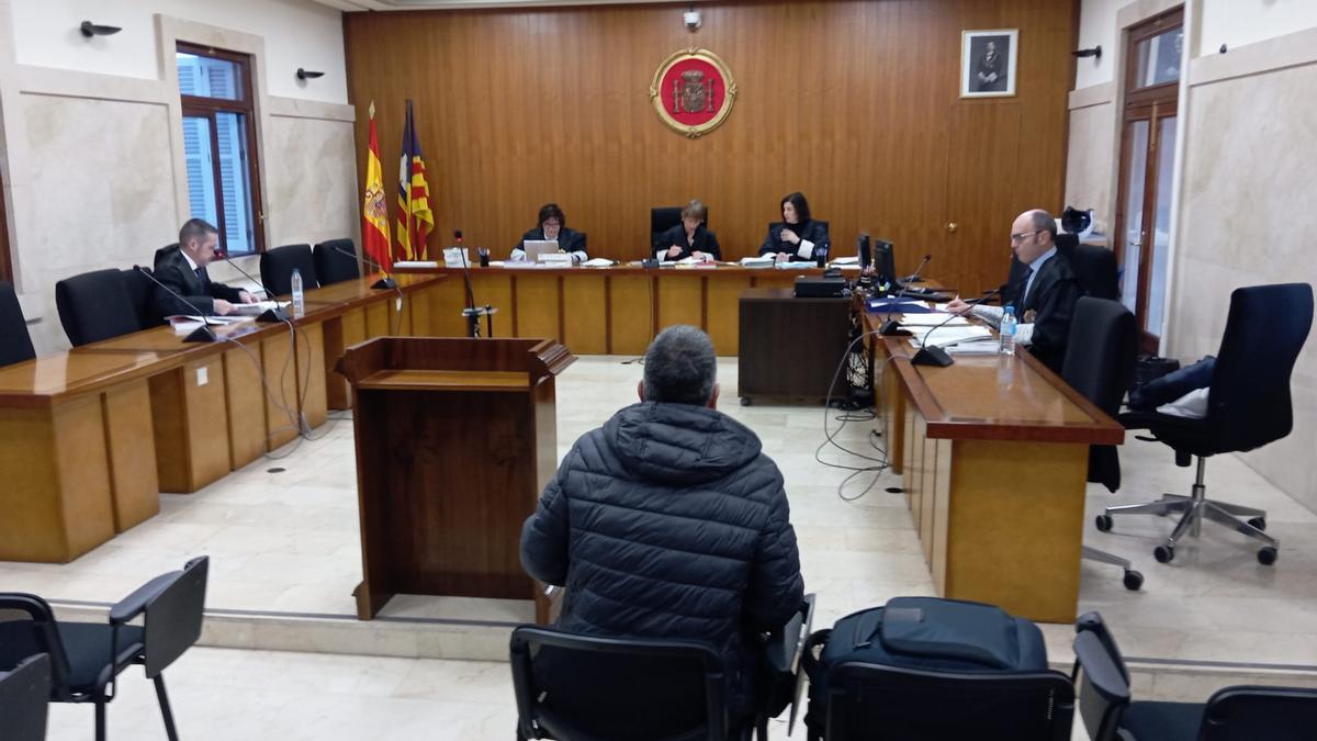 El acusado, durante el juicio en la Audiencia Provincial de Palma.