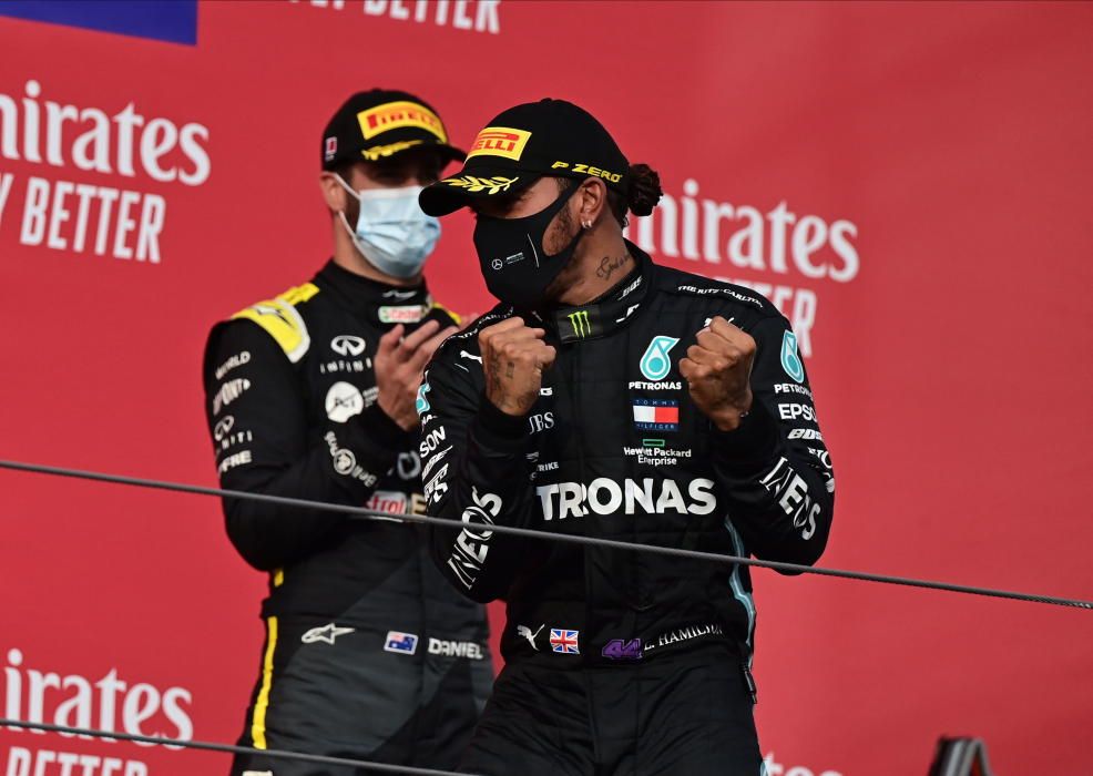 Hamilton se impone en Imola.