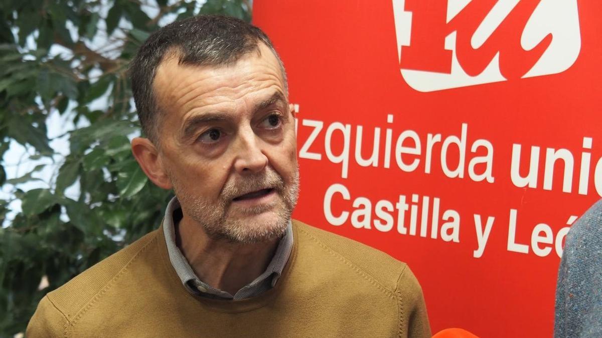 Archivo - El coordinador federal de Izquierda Unida, Antonio Maíllo, en un encuentro en Valladolid