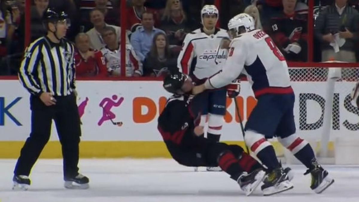 ¿Boxeo o NHL? Le deja KO en una brutal pelea durante un partido de hockey