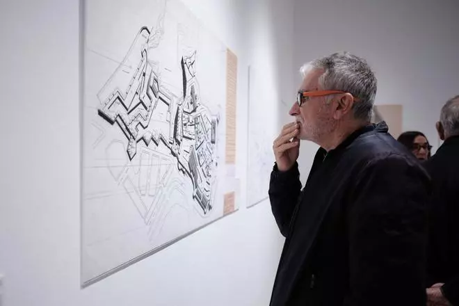 Fotos de la exposición 'La patria del arquitecto' de Salvador Moreno Peralta en la Sociedad Económica