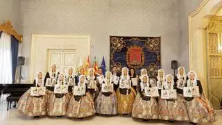 La revista "Festa de Fogueres", una "enciclopedia" de 97 años de historia