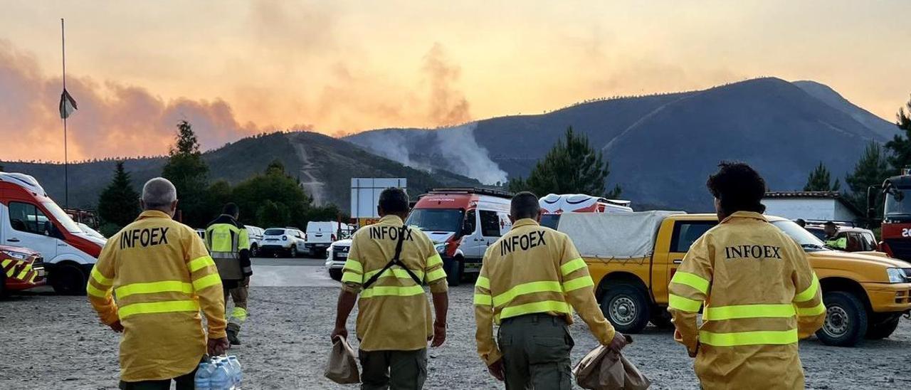 Efectivos del Plan Infoex, el pasado mes de julio, en el incendio de Hurdes y Gata.