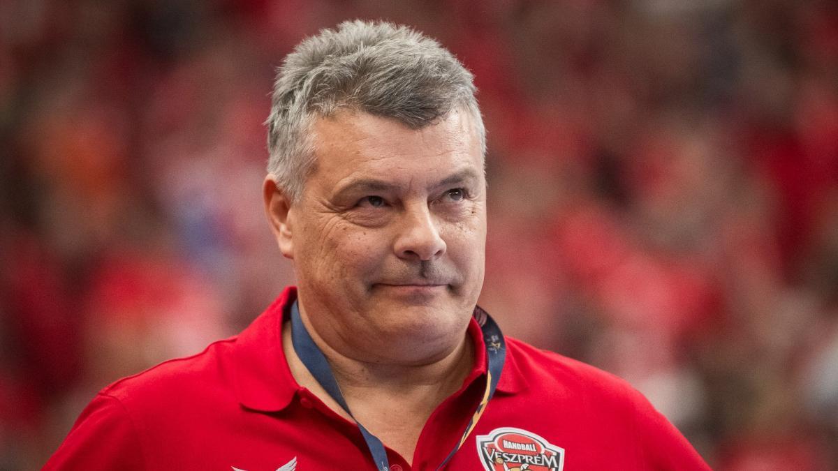 Xavi Pascual como entrenador del equipo húngaro