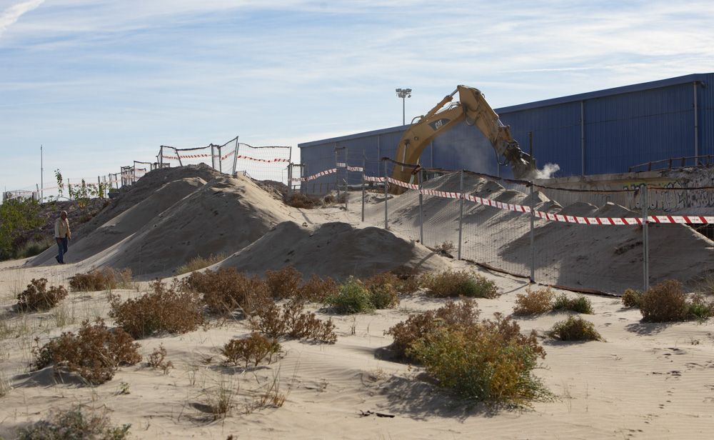 Avanzan los trabajos para desmantelar el Pantalán del Port de Sagunt.