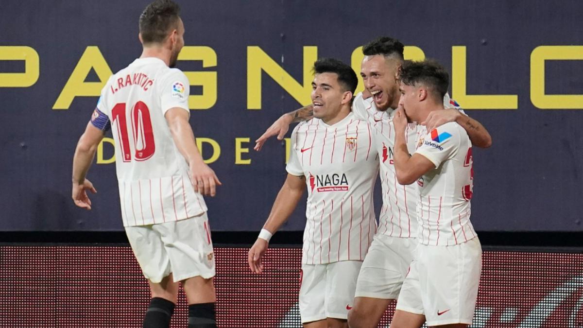 Los jugadores del Sevilla en la celebración de un tanto ante el Cádiz