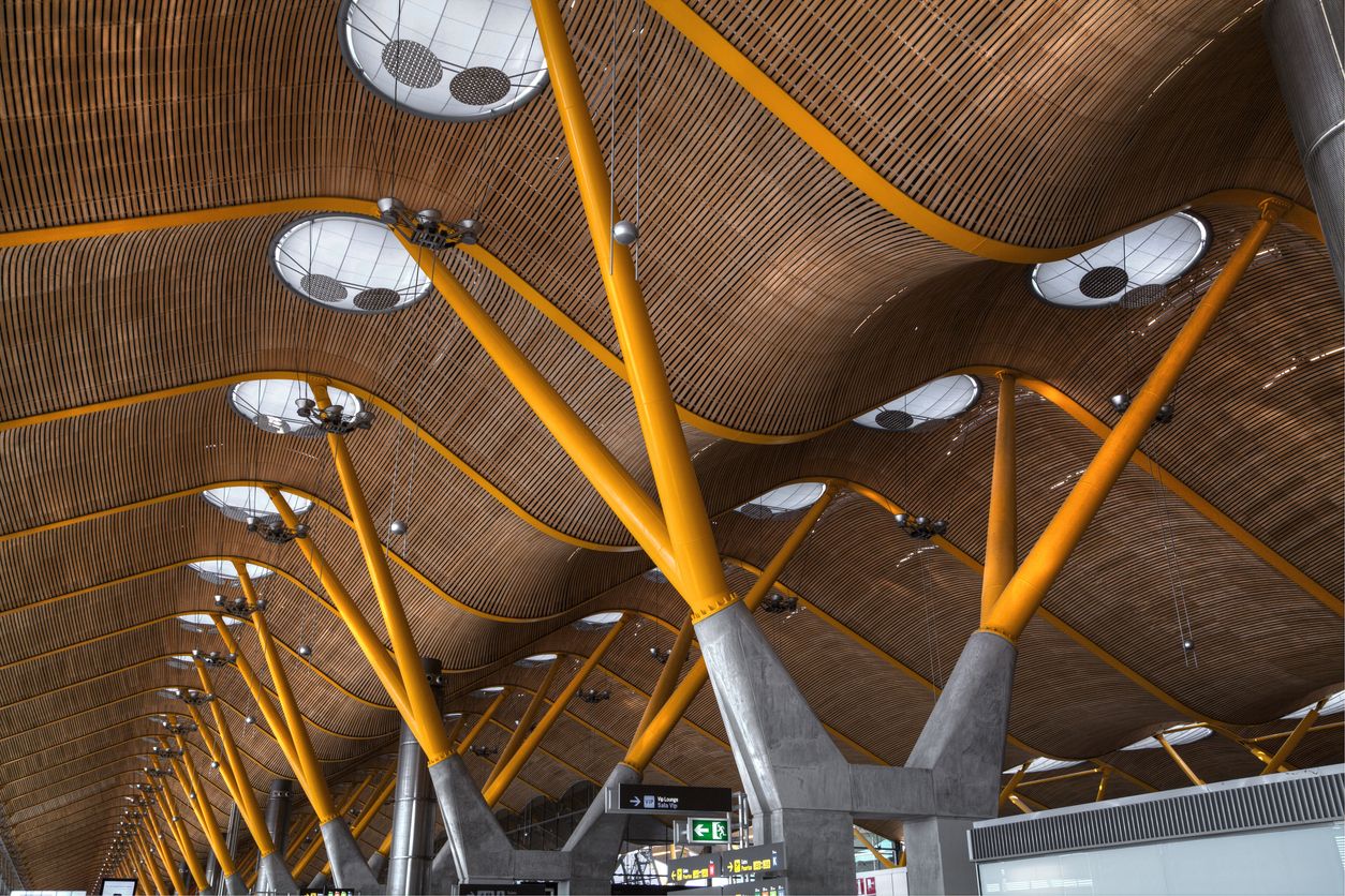 El aeropuerto de Madrid actualiza sus controles de pasaportes.