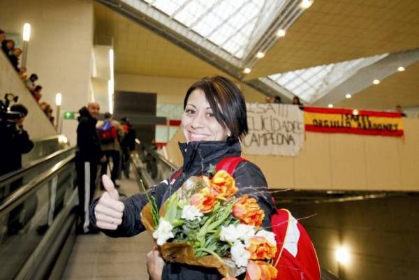 Fotogalería: Llegada de Isabel Macías a Zaragoza