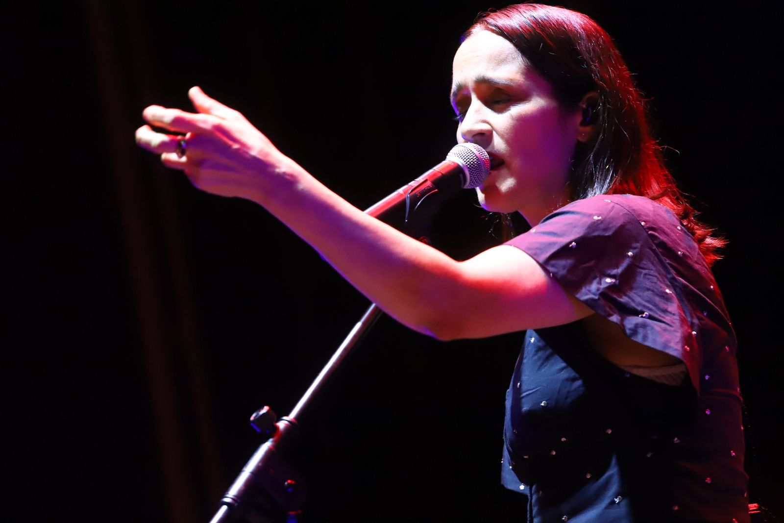 Julieta Venegas y Valeria Castro cantan en el teatro de la Axerquía