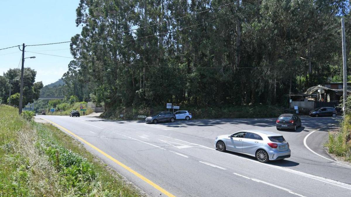 Cruce en la PO-551 de acceso al polígono de Castiñeiras   | // G.N.