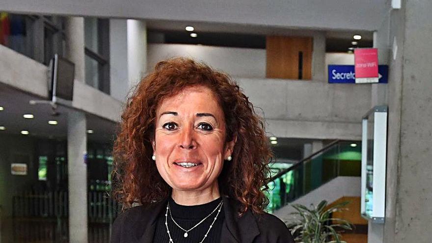 La docente Ana Aba Catoira en la facultad de Derecho.   | // VÍCTOR ECHAVE