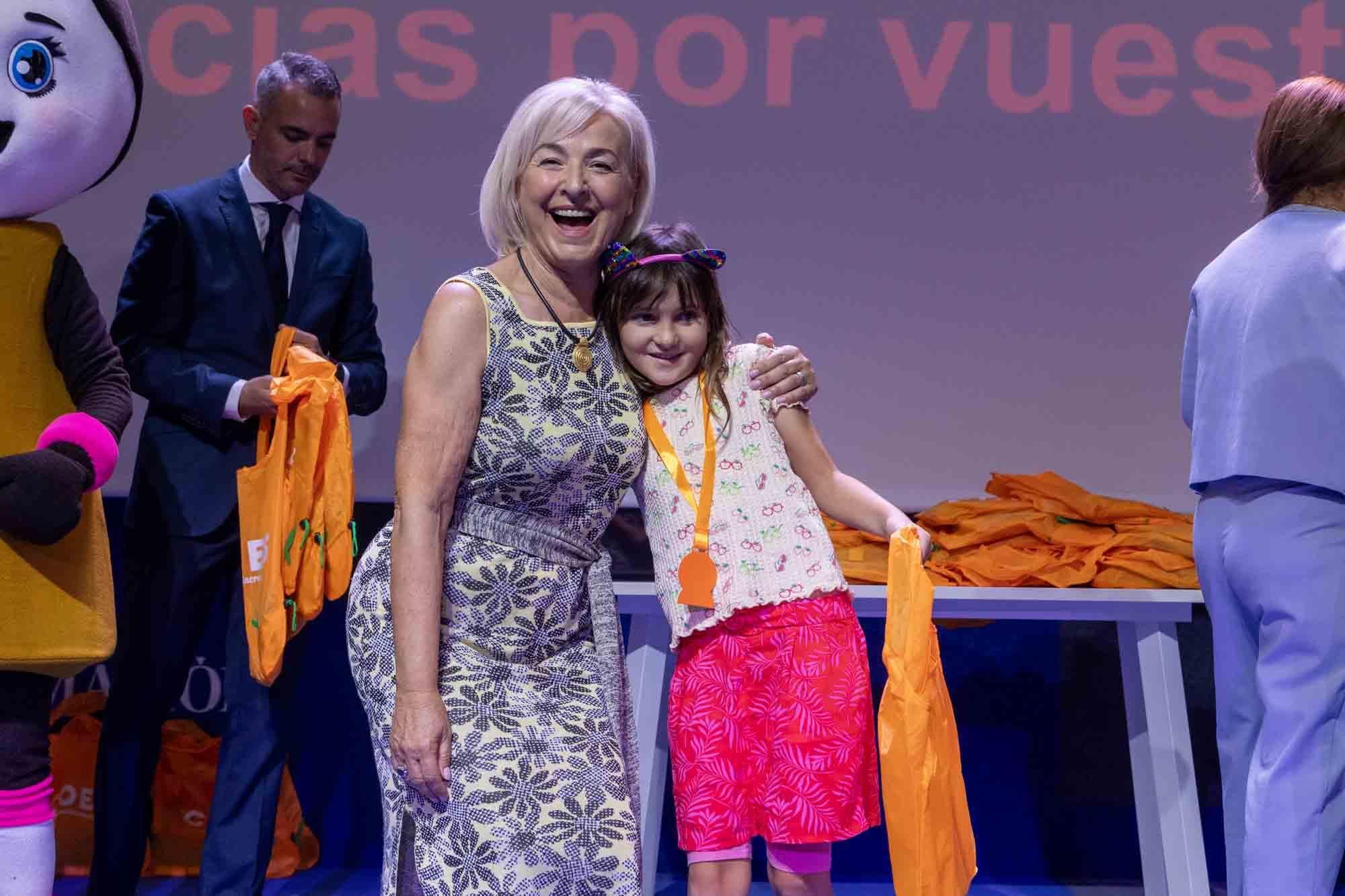 Entrega de premios del concurso infantil de relatos cortos "Cuéntame un cuento para comer" en el Club INFORMACIÓN organizado por COES