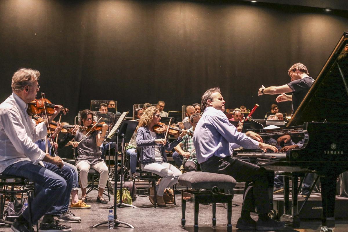 Año 2019. El pianista Alexei Volodin actúa con la Oex.