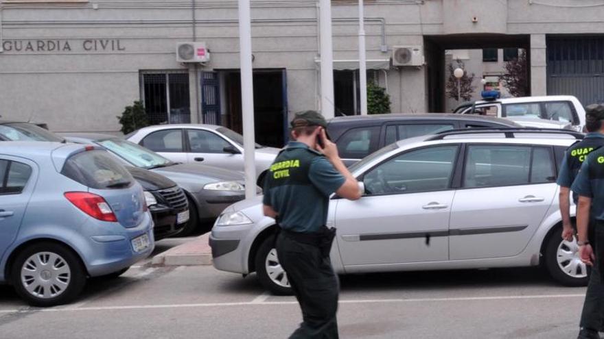 Imagen del acceso al cuartel de la Guardia Civil de Torrevieja