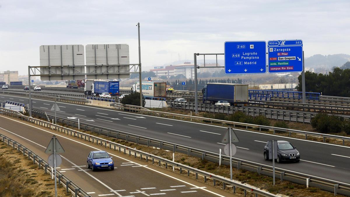 Este tramo de la autovía A-2, justo después de la conexión de la A-68, es el que más tráfico registra.