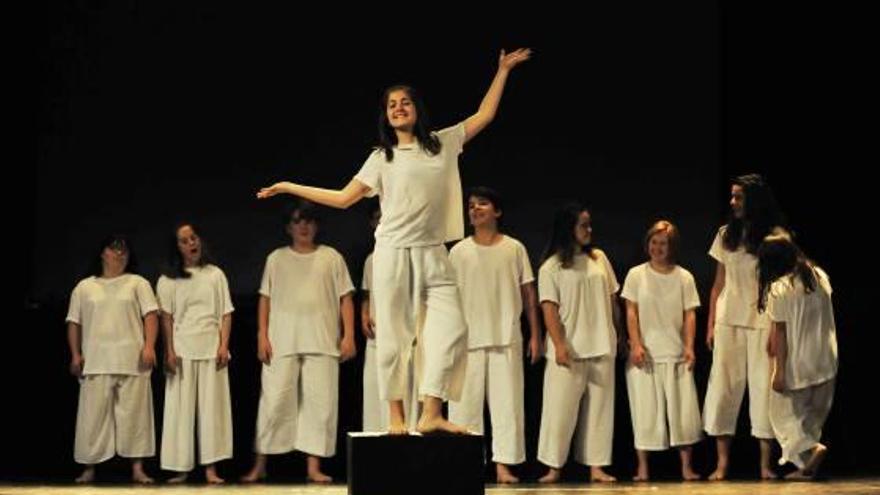 Un instante de los talleres que se celebraron ayer en la sala cultural La Llotja a cargo de Artes.