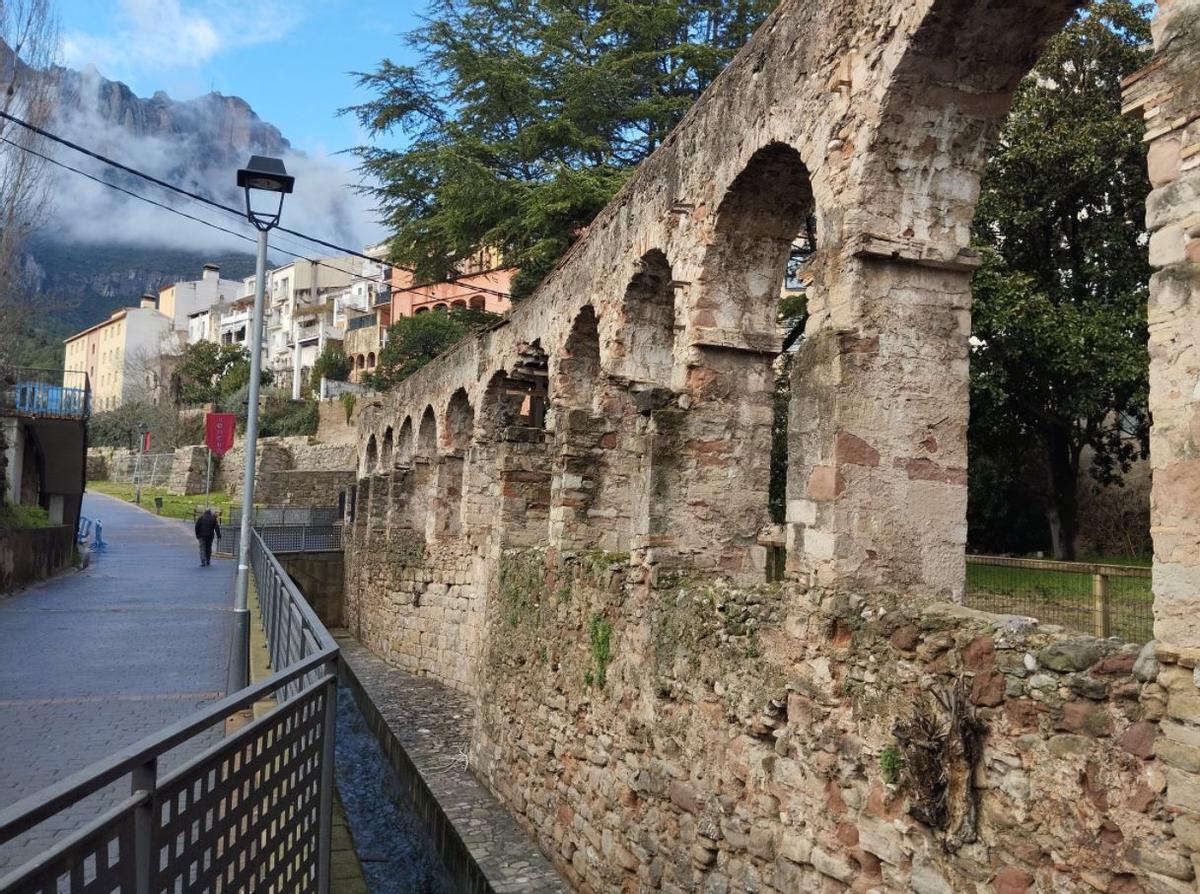 Al costat de l'aqüeducte hi baixa el torrent de la Canaleta
