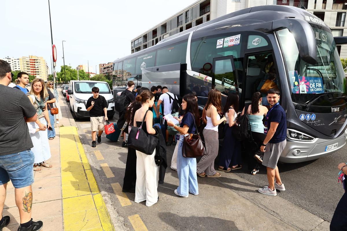 Los alumnos de Zaragoza se marchan a Salou para celebrar el final del curso.