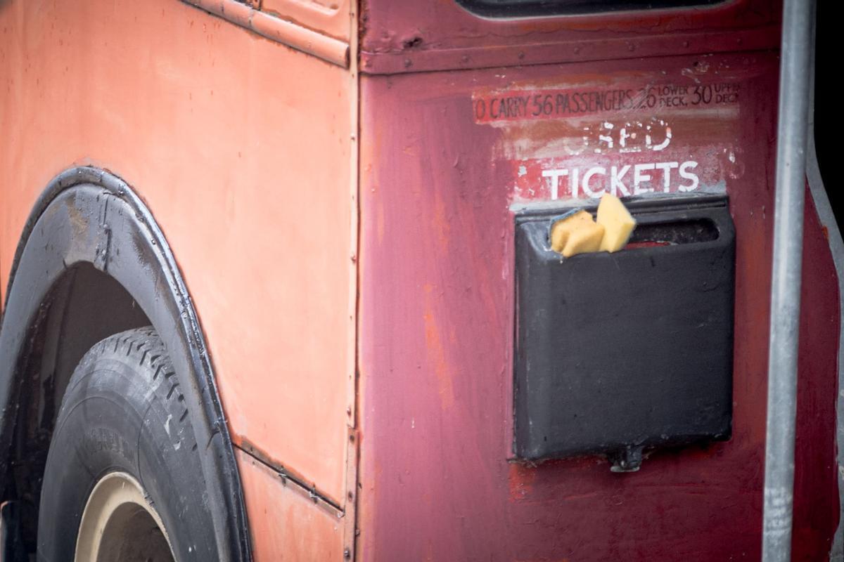 El autobús llegó a Arbujuelo hace casi cuarenta años.