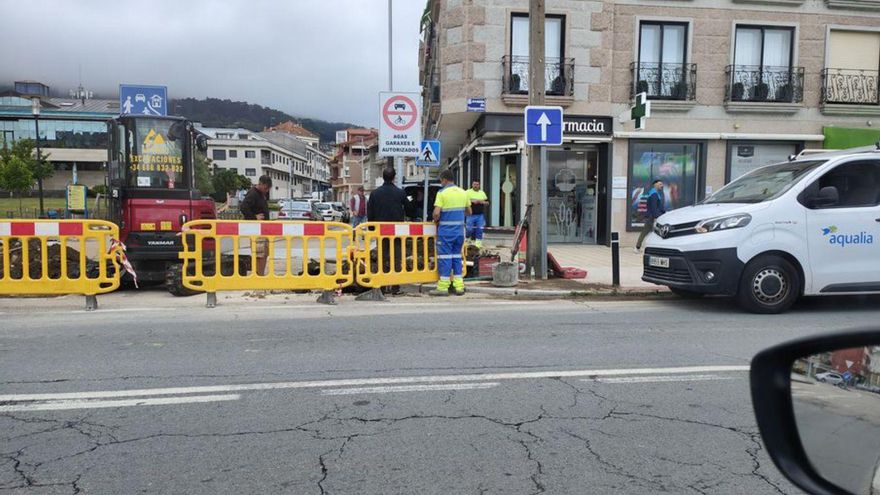 Reparaciones recientes de Aqualia en la Avenida da Xunqueira.