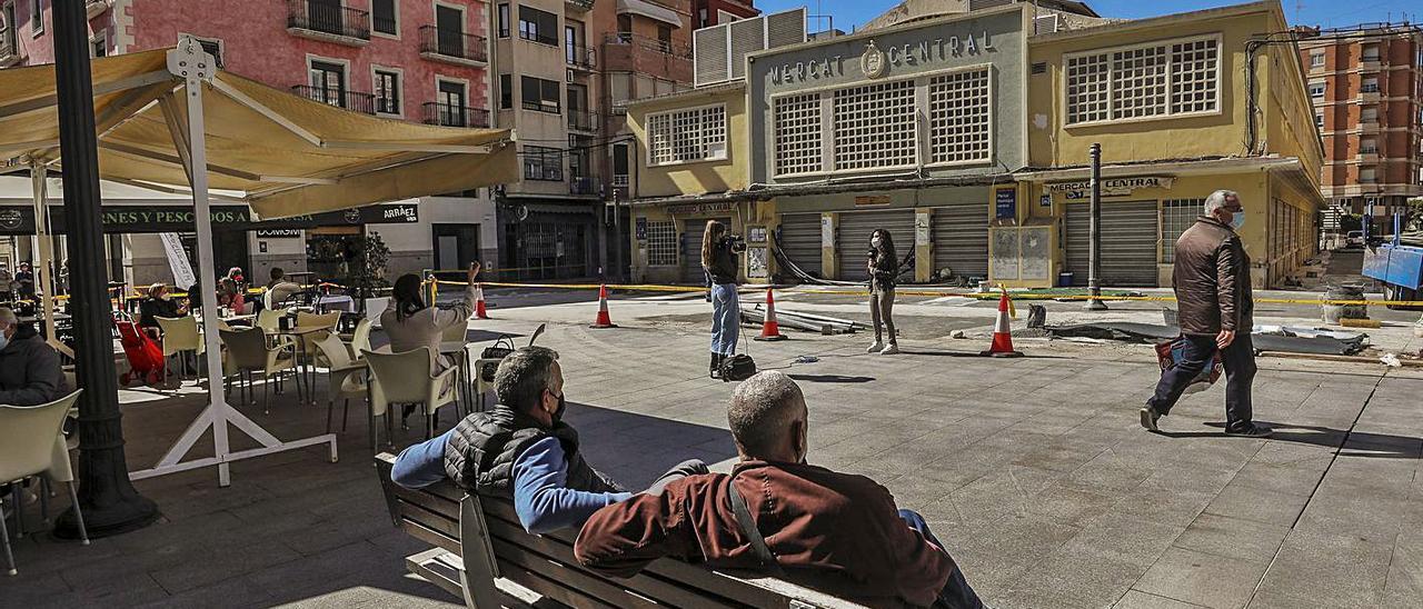 El estado actual del Mercado Central, ya sin vallado y con las catas cubiertas. | MATÍAS SEGARRA