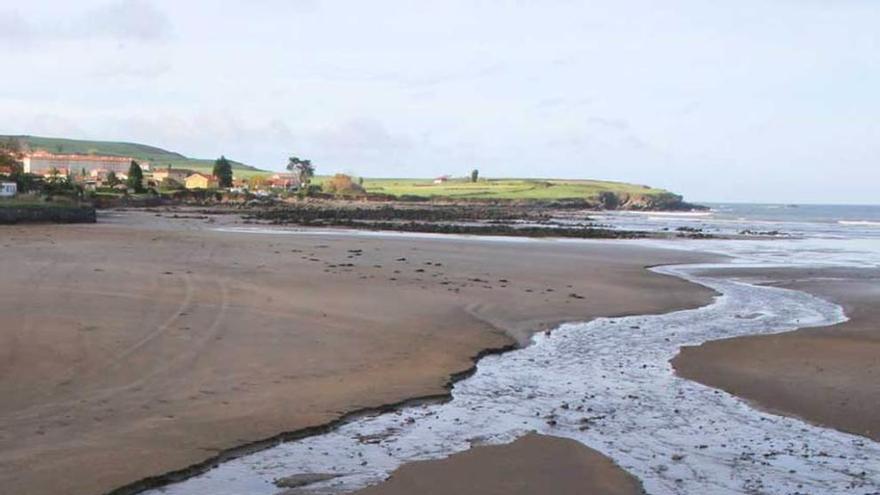 Vista de la playa de Bañugues.