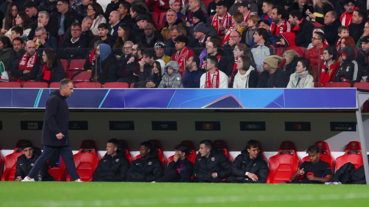 Lamine y Flick conversaron justo después del cambio del atacante frente al Benfica