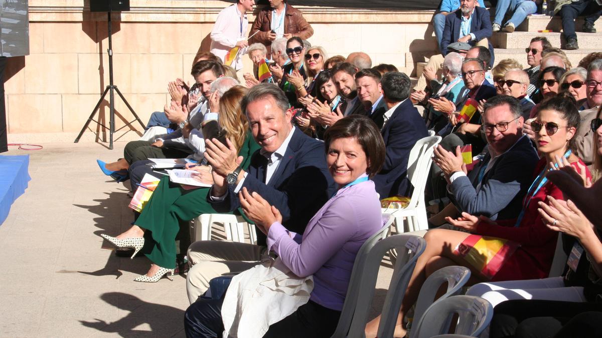 Fulgencio Gil Jódar junto a su esposa, la abogada Ana Taboada Gago, durante el congreso.