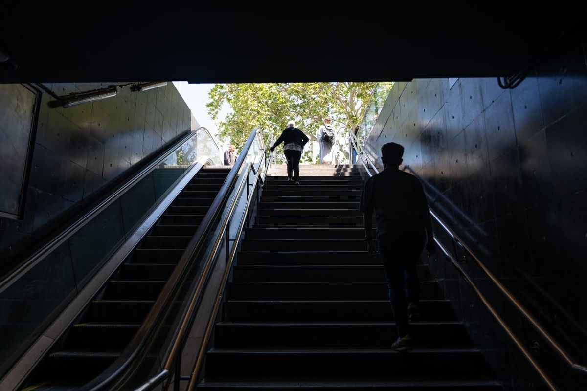 Usuarios del metro se ven afectados por el apagón
