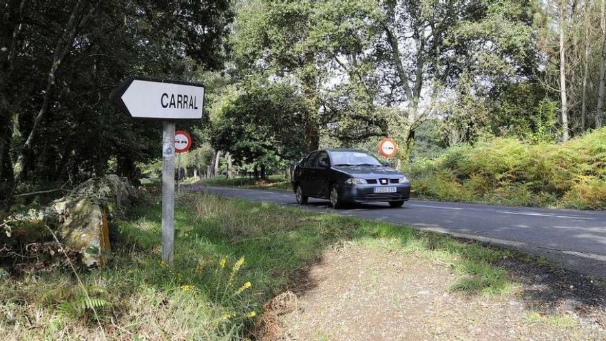 El accidente se produjo en la carretera de Agolada a Brántega. // Bernabé/Javier Lalín