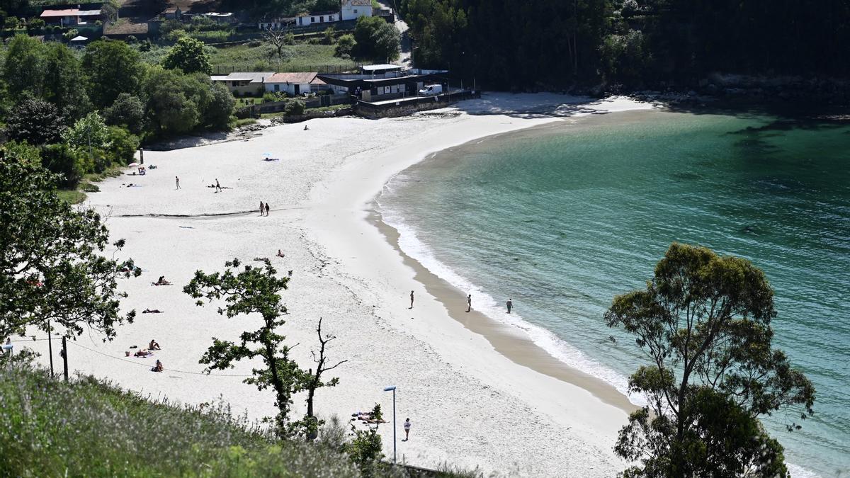 Una de las playas de Pontevedra a las que le otorgaron la bandera azul este año.