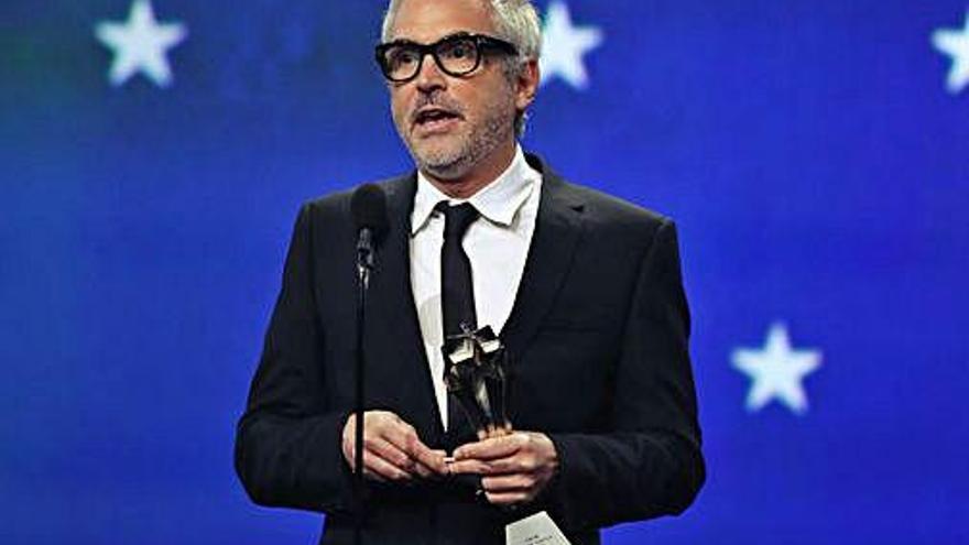 El director Alfonso Cuarón, amb el premi a la millor direcció.